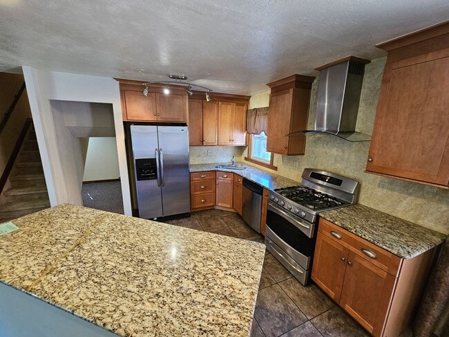 Building Photo - Charming 3-Bed, 2-Bath Tri-Level Home with Spacious Backyard & Gazebo