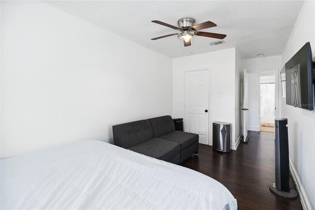 Building Photo - 634 18th St