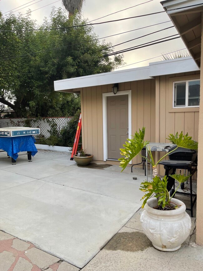 Building Photo - 7236 Oakdale Ave