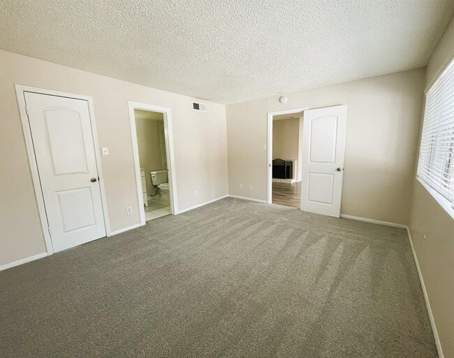 Building Photo - 12100 Melville Dr