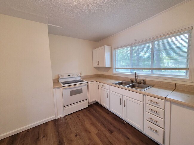 Building Photo - 925 N K St