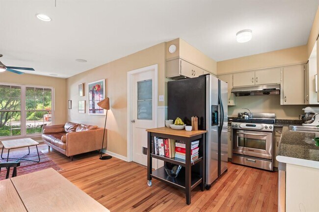 Building Photo - 8201 Lazy Ln