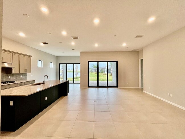 Building Photo - VERANDA GARDENS BRAND NEW HOME