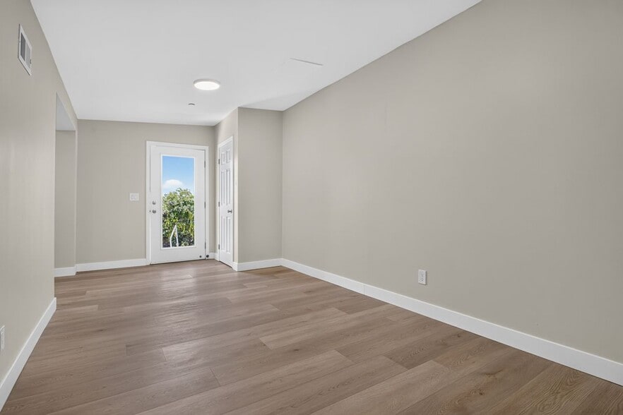 Building Photo - 13247 1/2 Raven Street