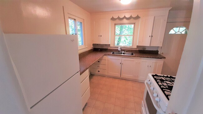 Building Photo - 410 S Aurora St