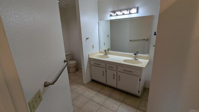 Building Photo - 4681 Park Dr