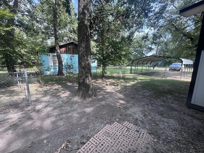 Building Photo - Cozy 3 Bedroom 1 Bathroom with Large Yard
