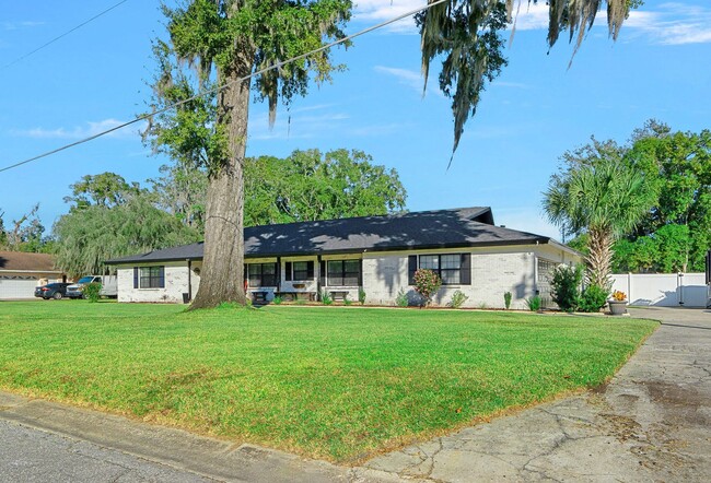 Building Photo - Exquisite SE Ocala Pool Home