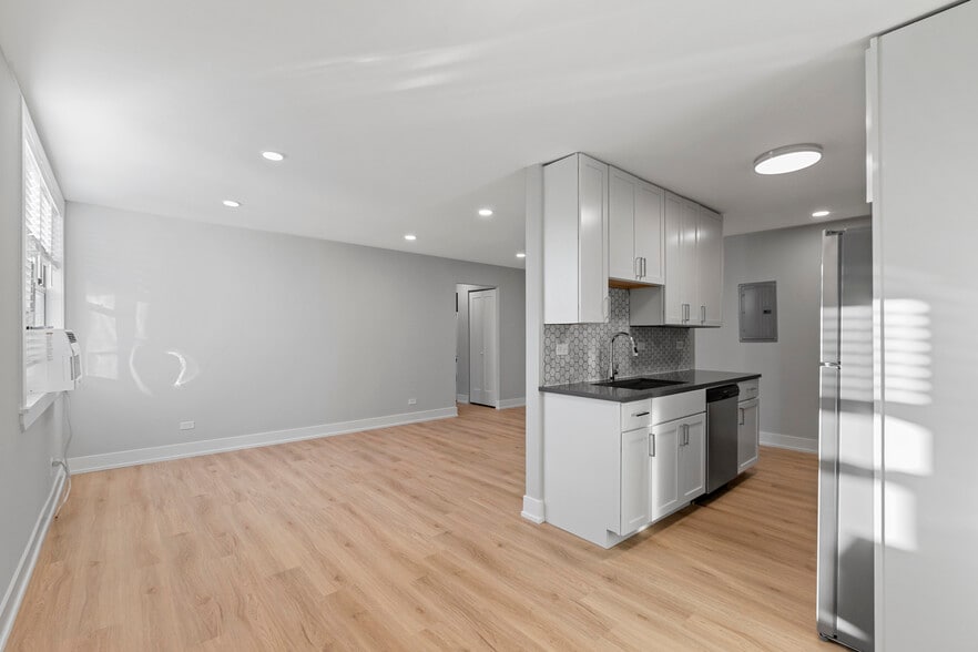 Building Photo - 535 W Aldine