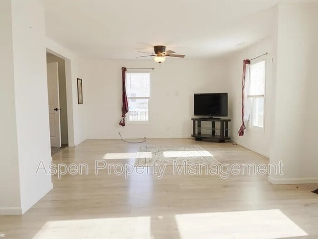 Building Photo - 2101 Melvin Ave