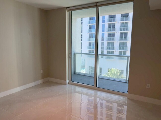 Building Photo - 253 NE 2nd St