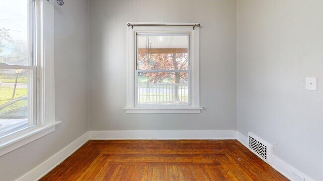 Building Photo - 236 Watson St