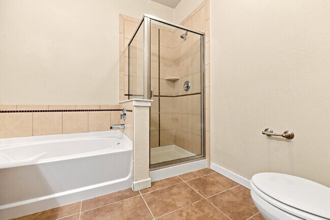 Building Photo - $2,195.95 - 2 bed, 2 bath Spacious Condo in Broomfield with AC and In Unit Laundry!