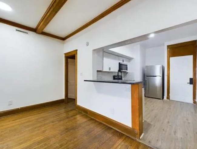 Building Photo - 1106 E 40th St