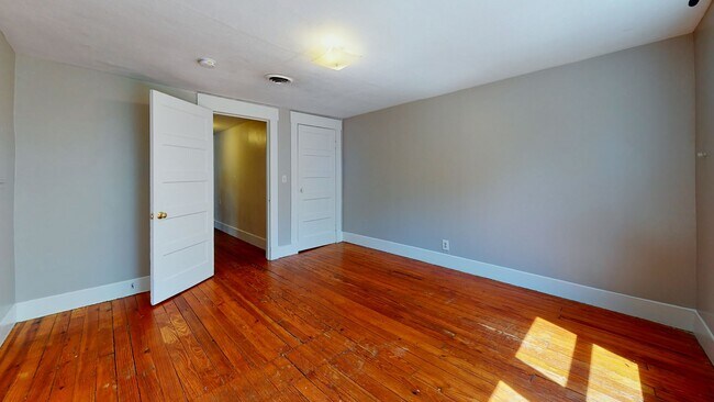 Building Photo - Spacious Apartments in Prime East Rock by East Rock Park!
