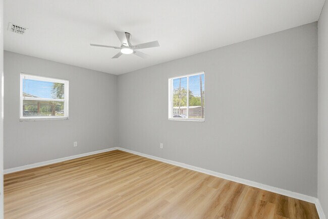 Building Photo - 2505 Lourdes Dr W