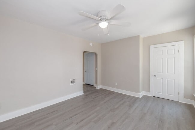 Building Photo - 576 Jefferson St