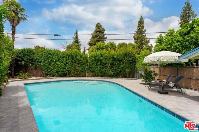 Building Photo - 22736 Cantlay St