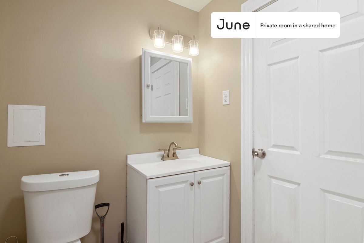 Building Photo - Room in Shared 4 bed/1 bath home in Allston
