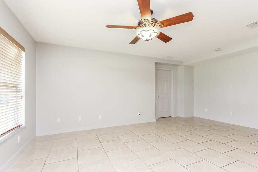 Building Photo - 184 Antofagasta St