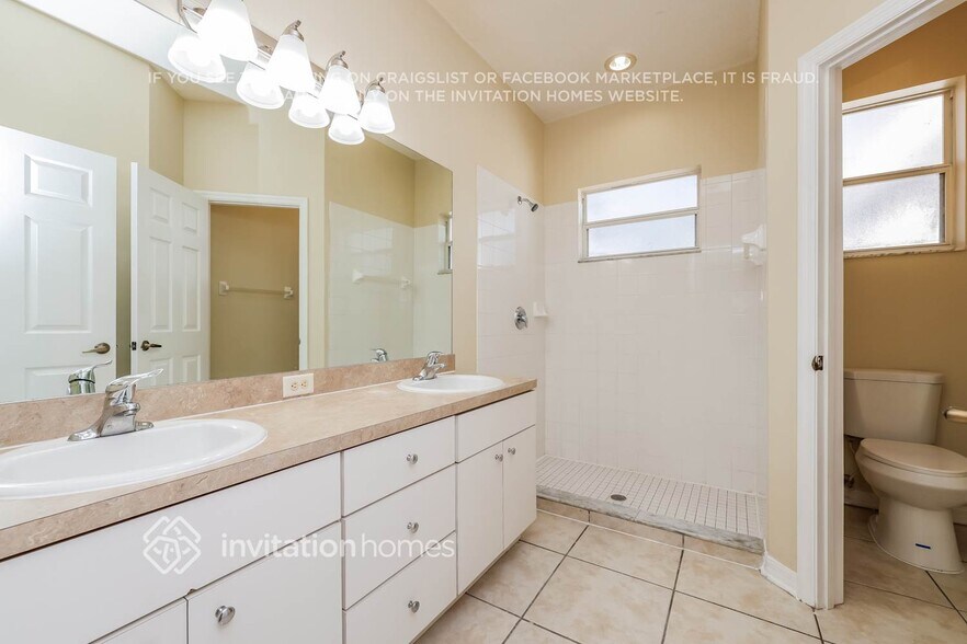 Building Photo - 3231 70th Ct E