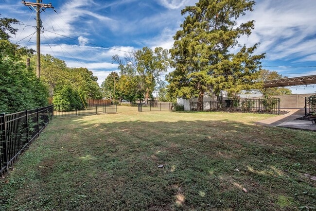 Building Photo - Stunning 3BR/2BA Home in the Highly Sought...