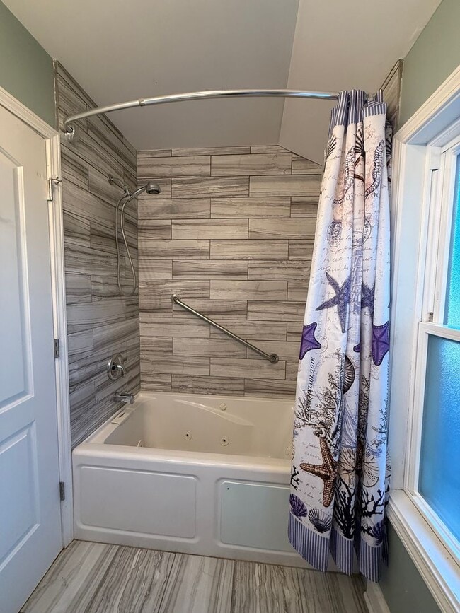 Building Photo - Beautiful Furnished 3BR/2BA Home in Prime Lincolnwood Location – Top-Rated Schools