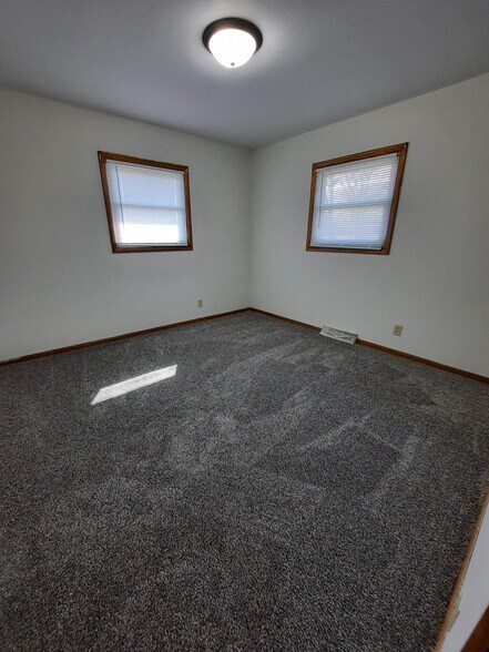 Building Photo - 3213 Pomona Dr