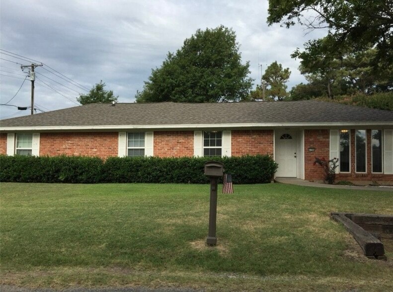 Primary Photo - 2706 N Hickory St