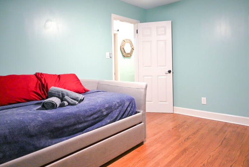 Building Photo - 916 Bern St