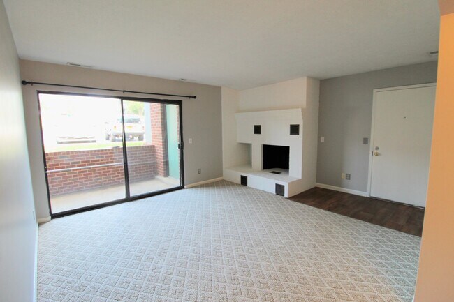 Building Photo - 1030-4 Blue Ridge Dr