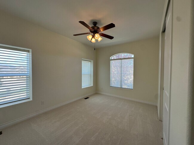 Building Photo - 6045 Griffin Dr