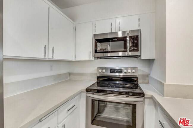 Building Photo - 1885 Veteran Ave