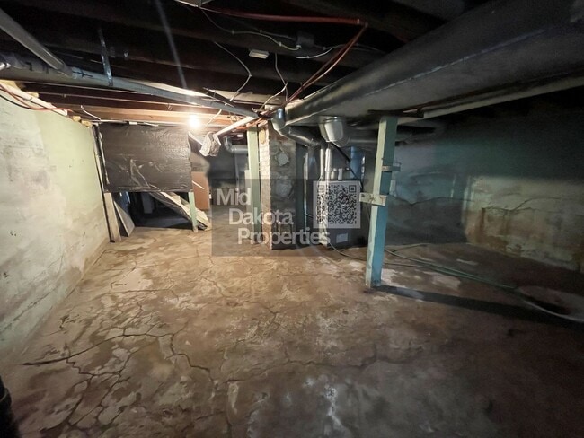 Building Photo - 723 W 5th- 2 bedroom House