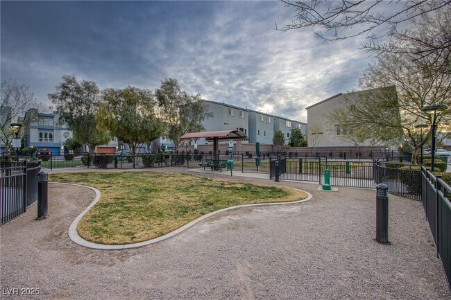 Building Photo - 8040 Haywood Estate Ave