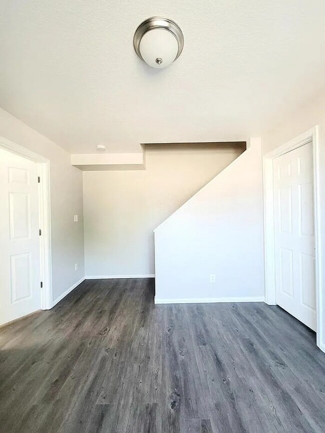 Building Photo - 1707 Oakshire Ln