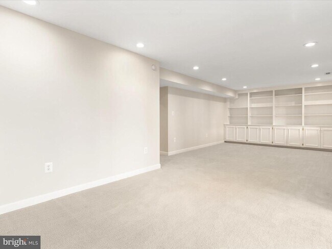 Building Photo - 606 Curtin Pl SE