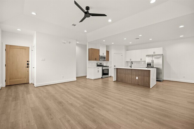 Building Photo - 2710 Bronze Vis Dr