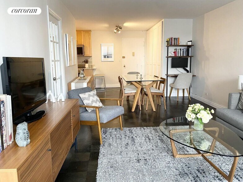 Building Photo - 305 E 40th St