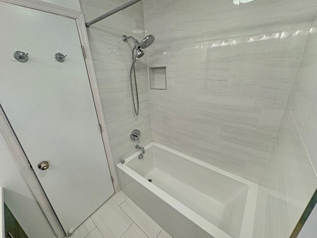 Building Photo - Spacious 4BR/2.5BA Home in Prime West End ...