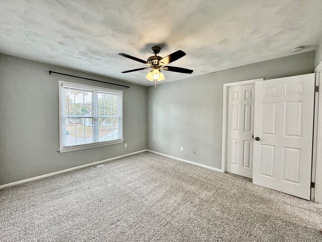 Building Photo - Updated & Ready For You On 12-05-25! A Pet-Friendly Home w/Attached Garage, All Appliances Convey...