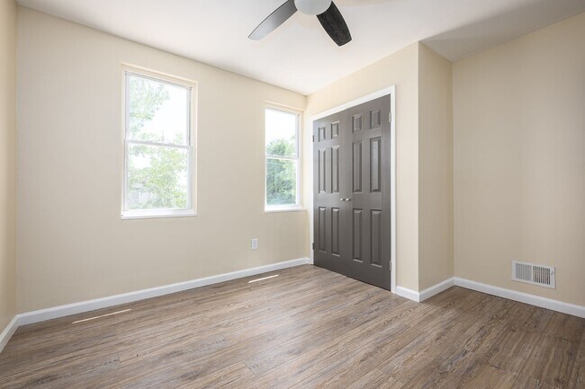Building Photo - Beautifully renovated 4 BR/ 2 BA