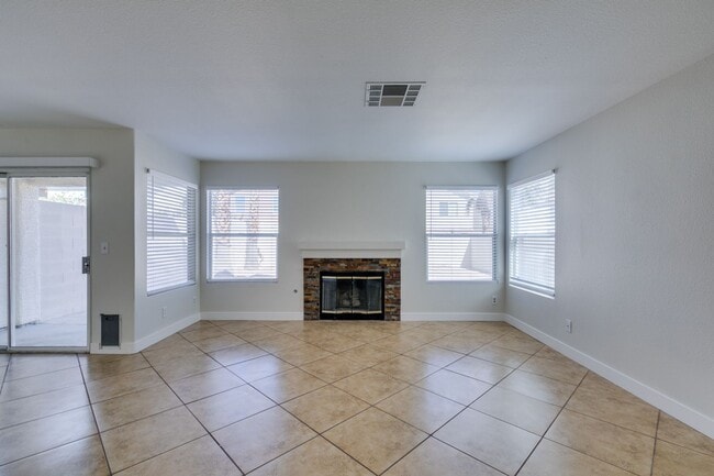 Building Photo - Charming 3 bedroom, 2.5 bathroom home near Summerlin