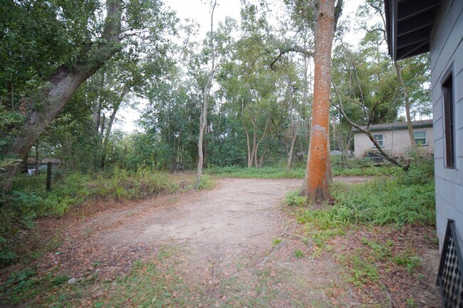 Building Photo - 2 Bed / 1 Bath HOME