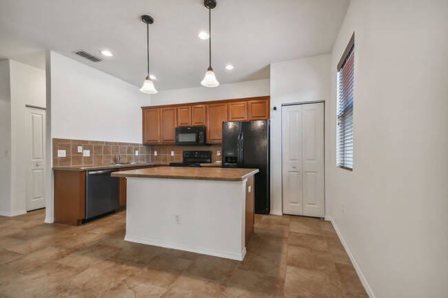 Building Photo - 1232 Canyon Oaks Dr