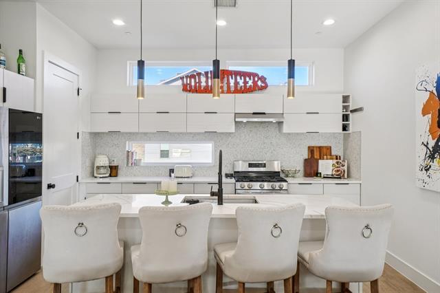 Building Photo - 145 N Henderson Ave