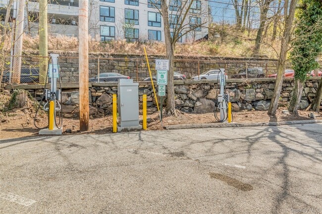 Building Photo - 1155 Warburton Ave