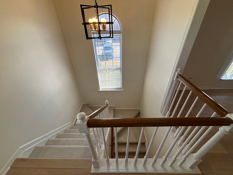 Building Photo - 232 Cottage Pl