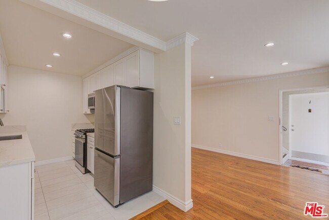 Building Photo - 1643 N Formosa Ave