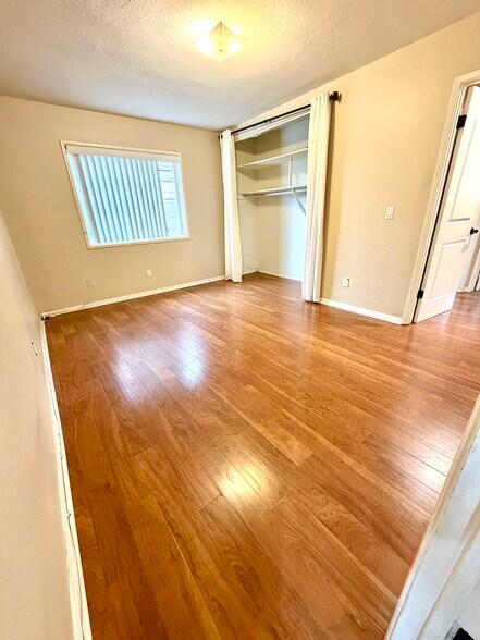 Building Photo - 6502 Edgemont Dr